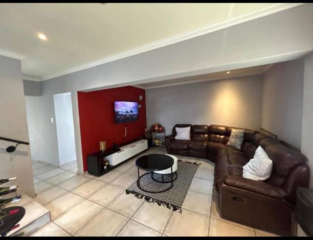 3 BEDROOM HOUSE FOR SALE IN SONNEVELD